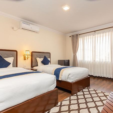Kathmandu Business Hotel Bagian luar foto