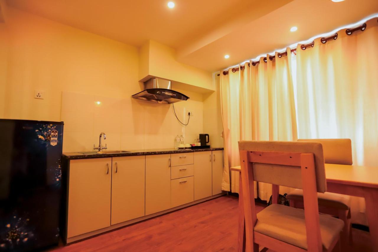Kathmandu Business Hotel Bagian luar foto