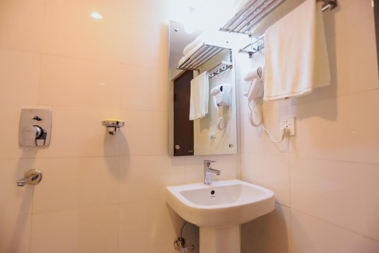 Kathmandu Business Hotel Bagian luar foto