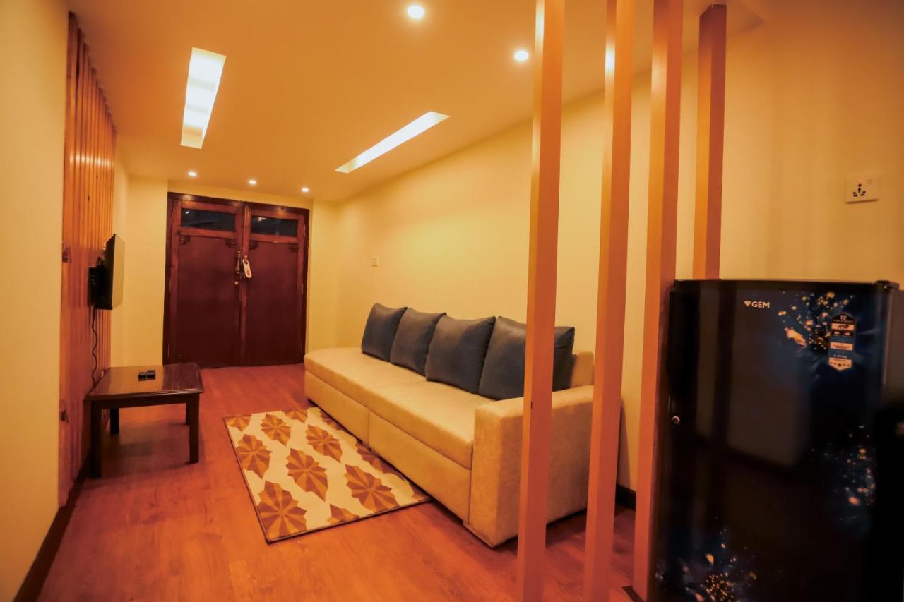 Kathmandu Business Hotel Bagian luar foto