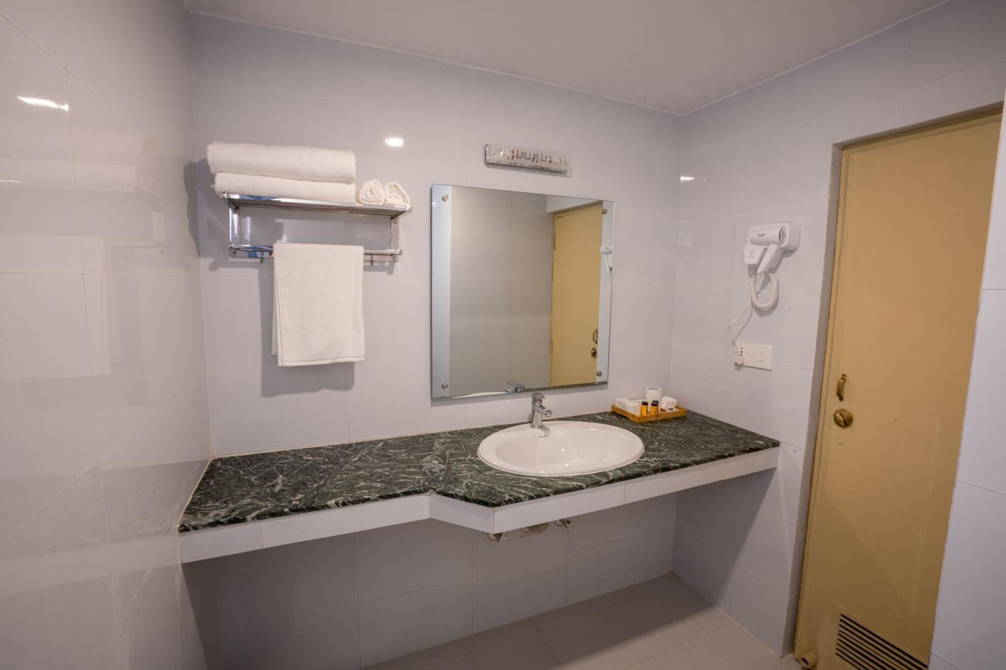Kathmandu Business Hotel Bagian luar foto