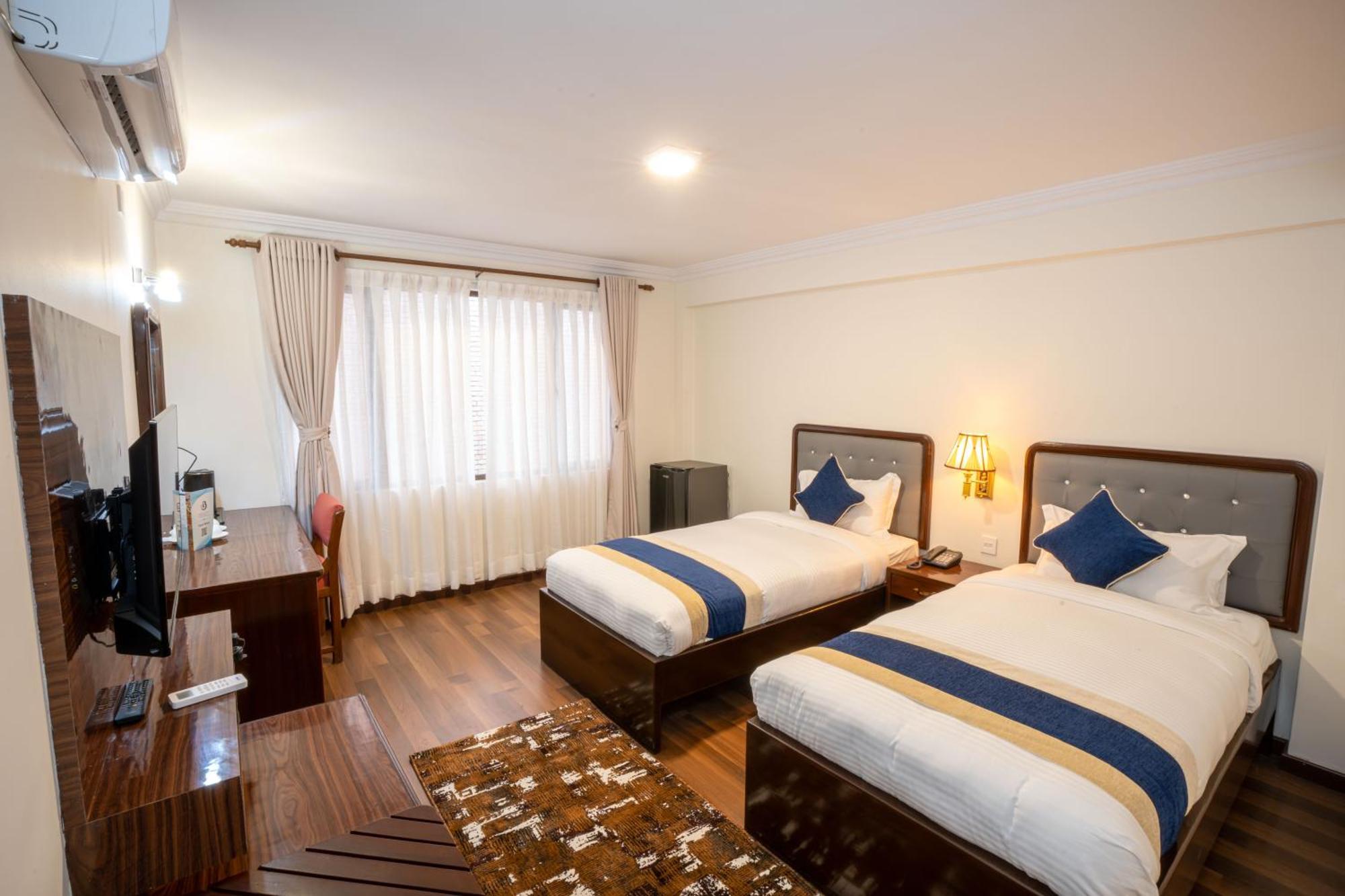 Kathmandu Business Hotel Bagian luar foto