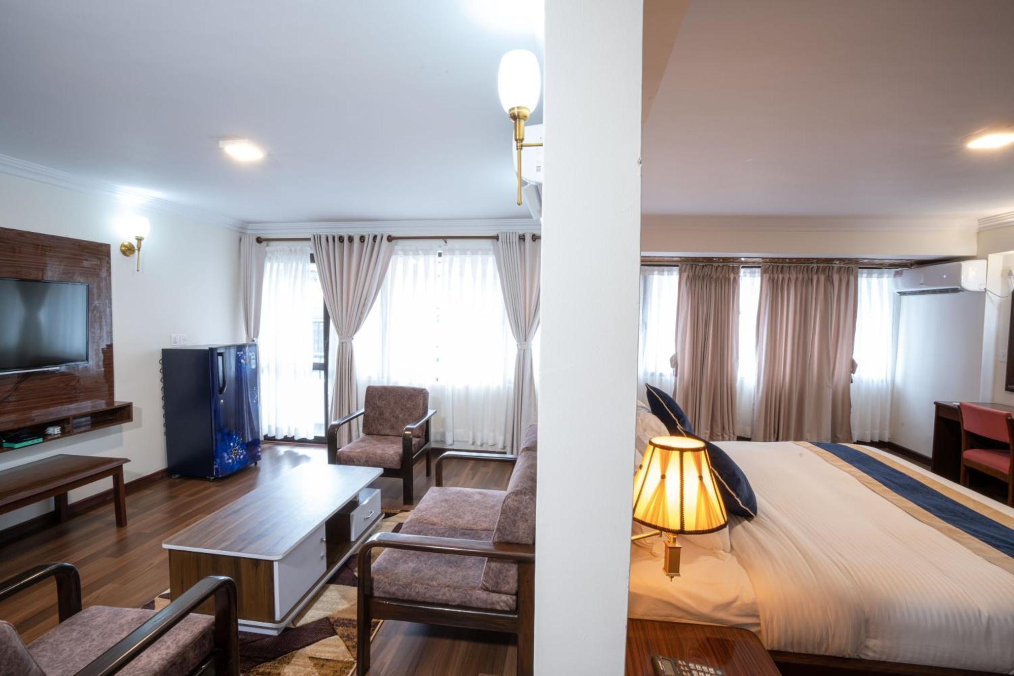 Kathmandu Business Hotel Bagian luar foto