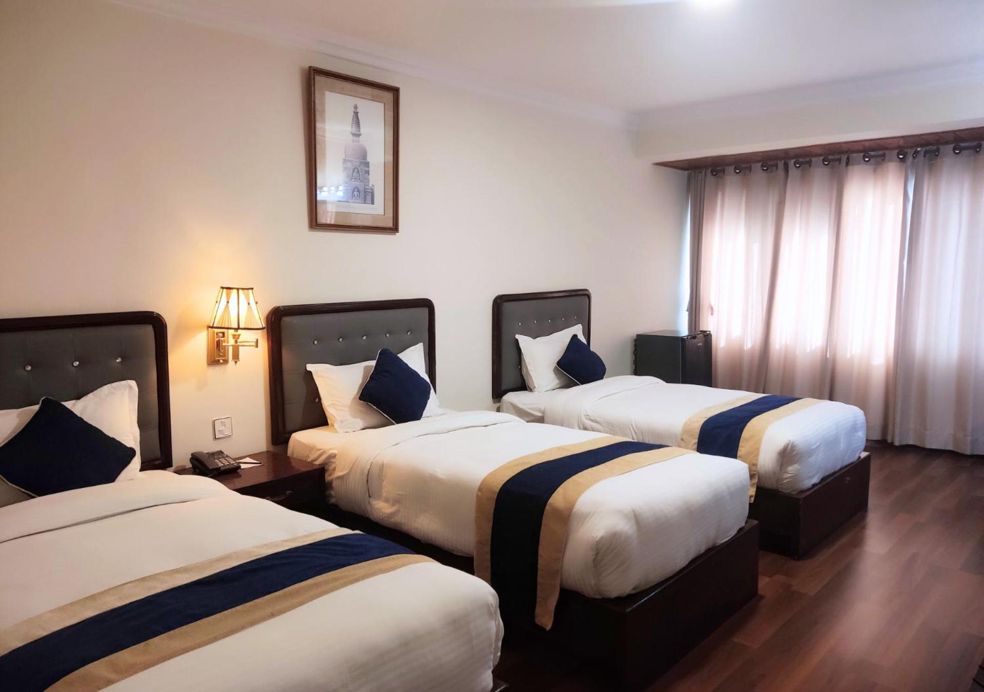 Kathmandu Business Hotel Bagian luar foto