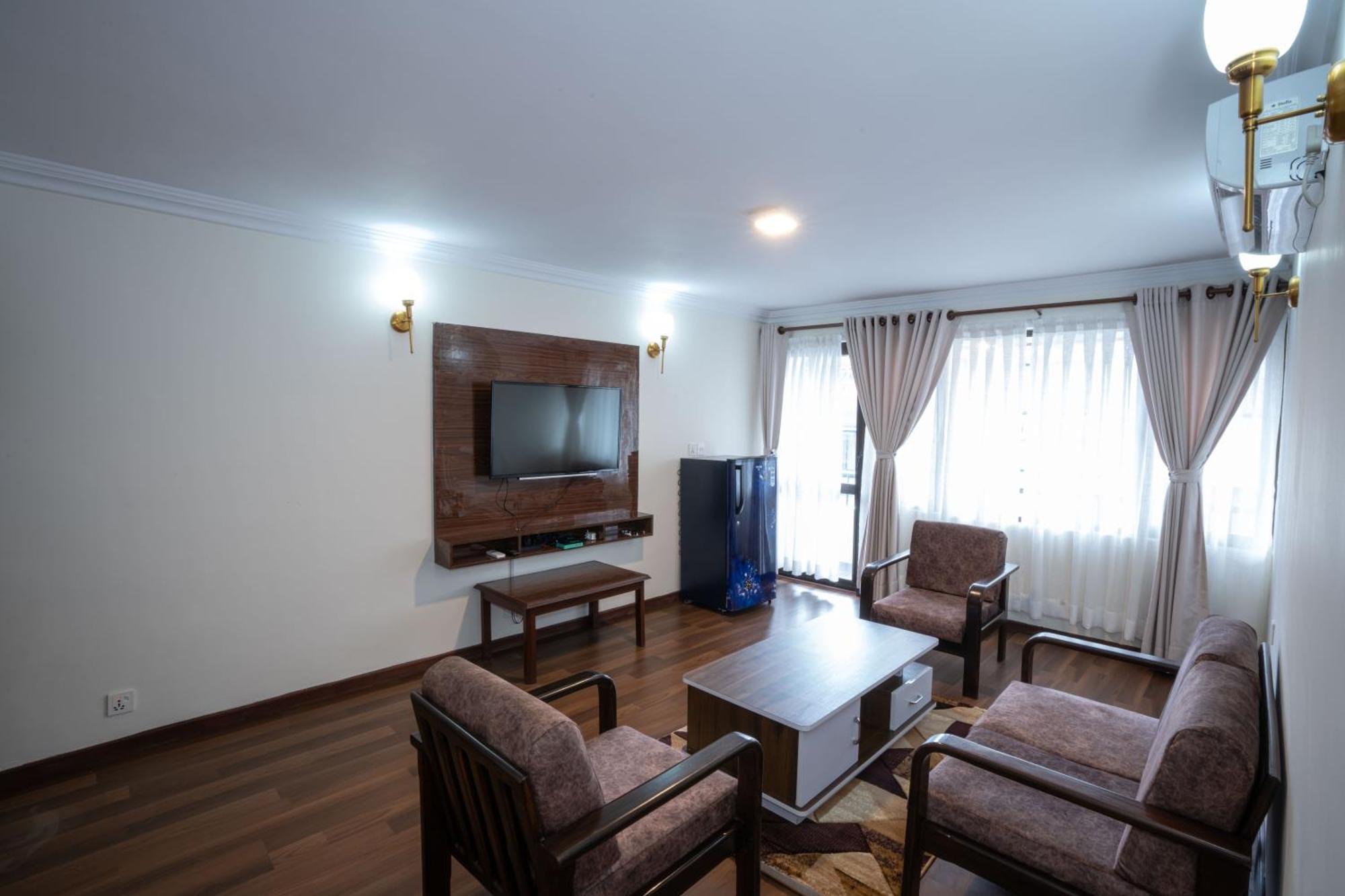 Kathmandu Business Hotel Bagian luar foto