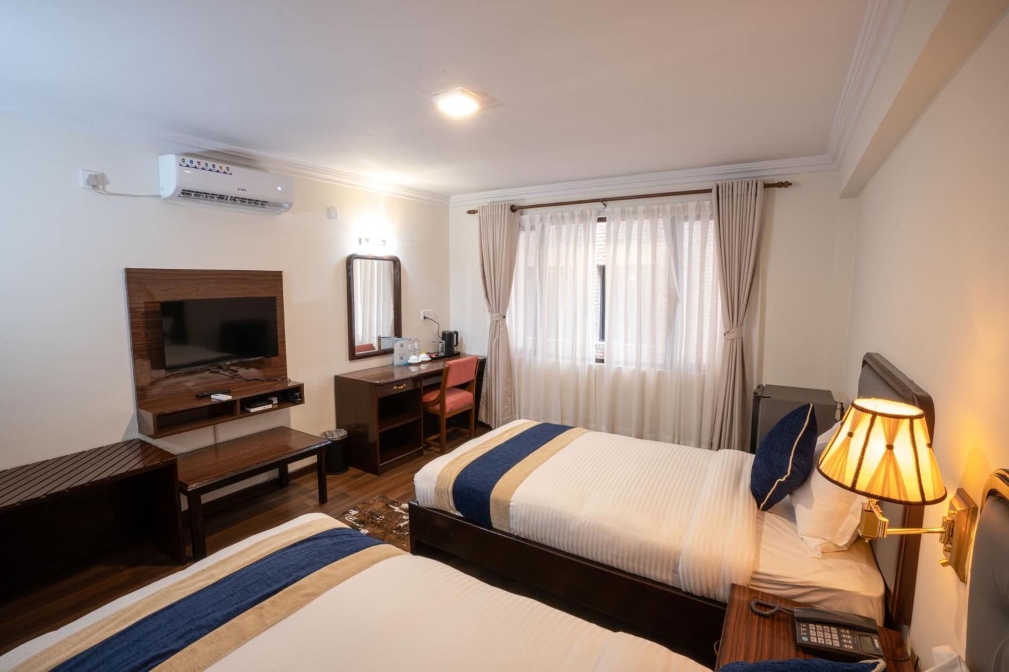 Kathmandu Business Hotel Bagian luar foto