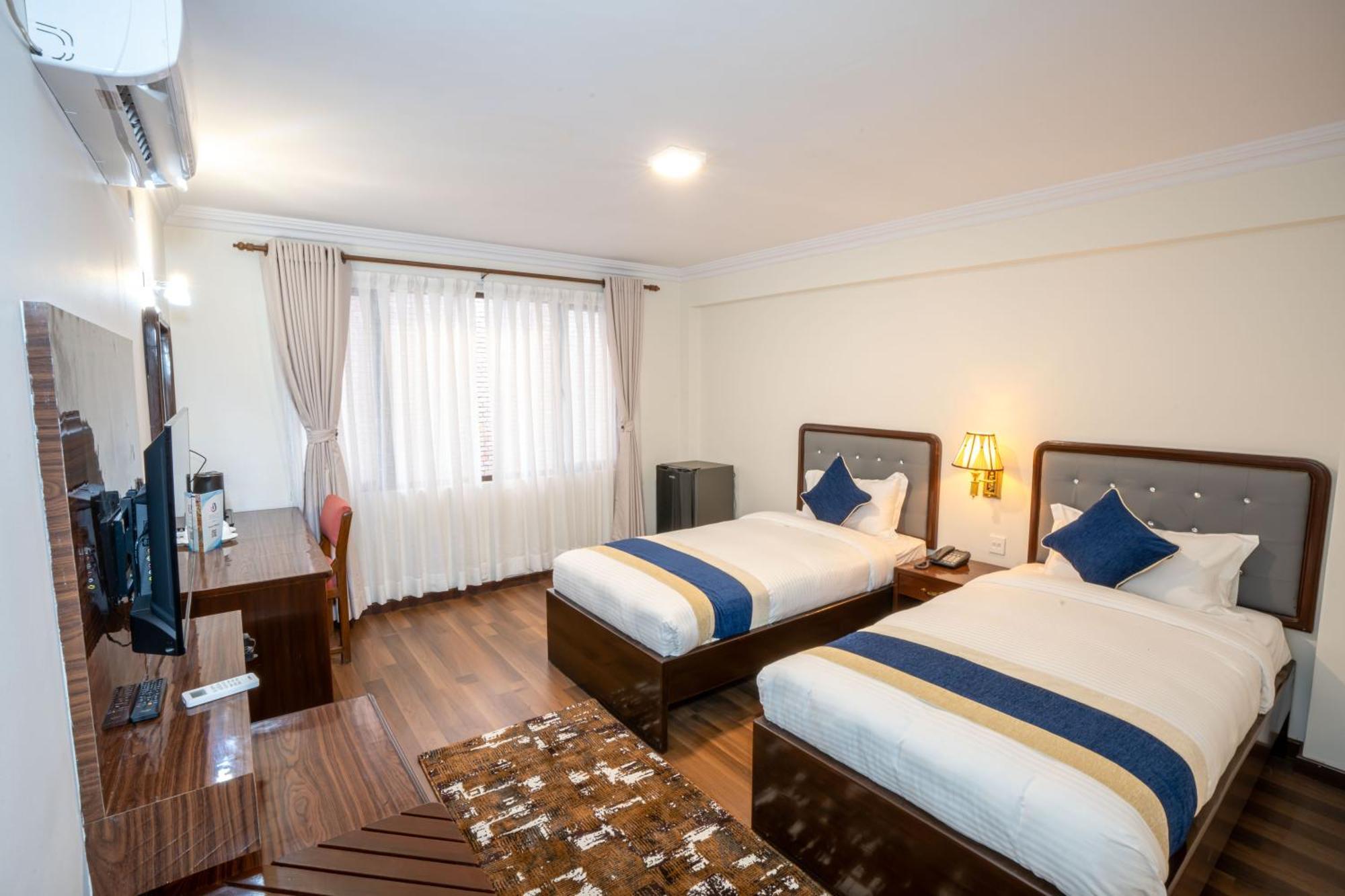 Kathmandu Business Hotel Bagian luar foto