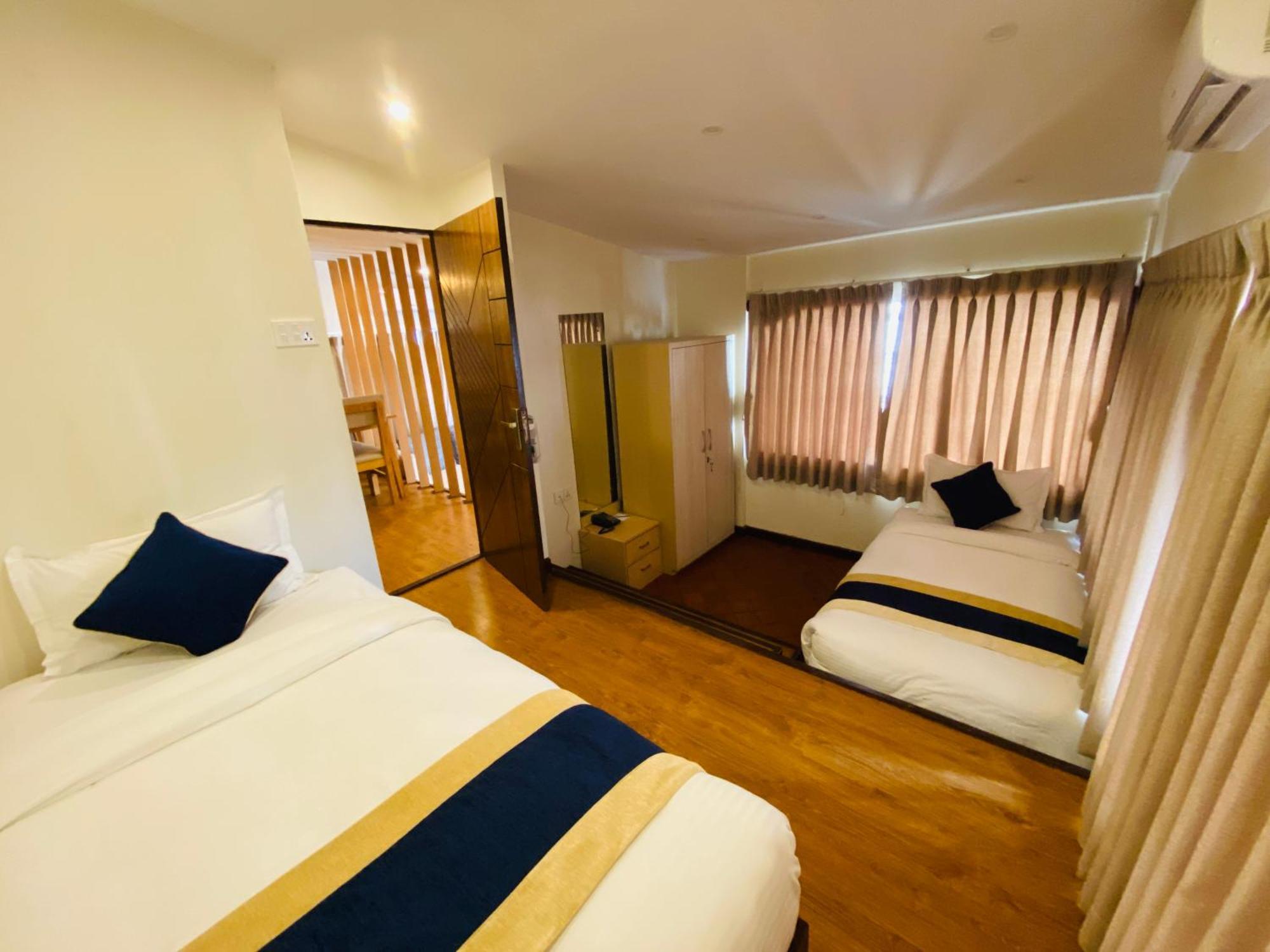 Kathmandu Business Hotel Bagian luar foto