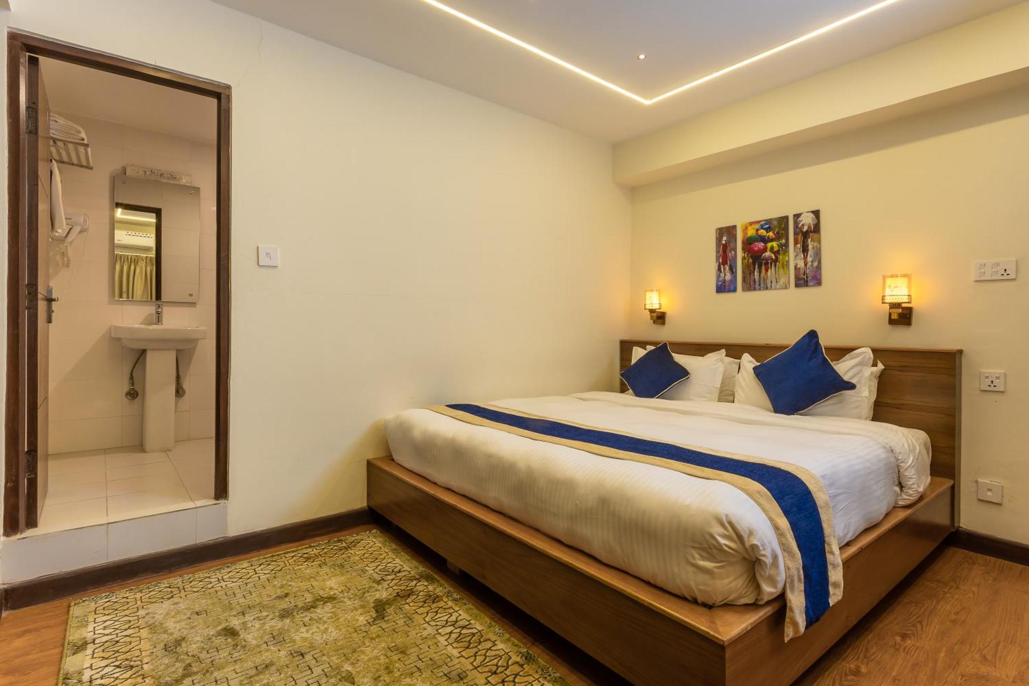Kathmandu Business Hotel Bagian luar foto