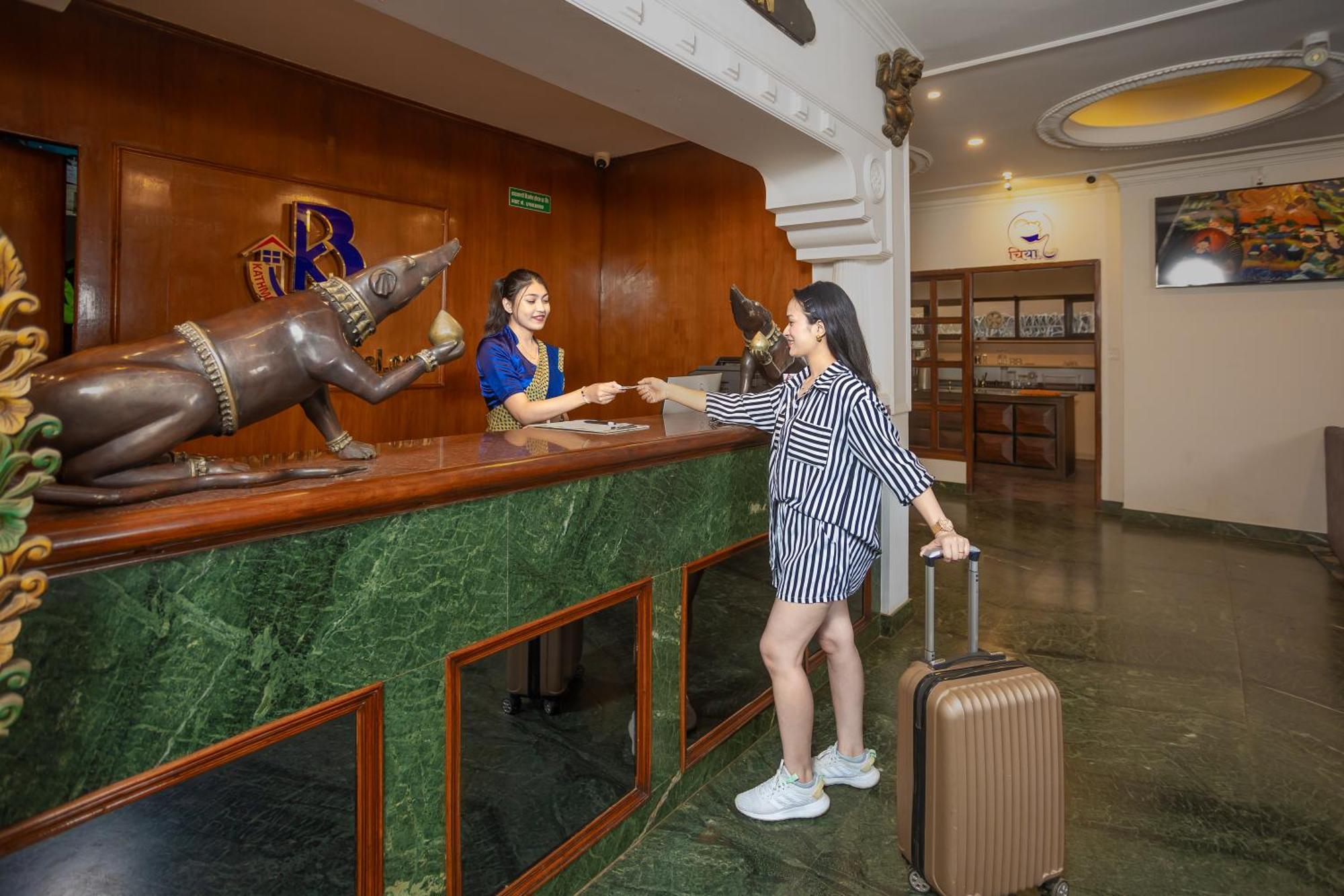 Kathmandu Business Hotel Bagian luar foto
