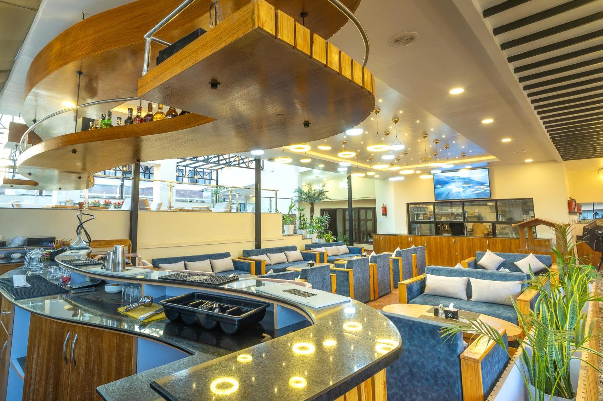 Kathmandu Business Hotel Bagian luar foto
