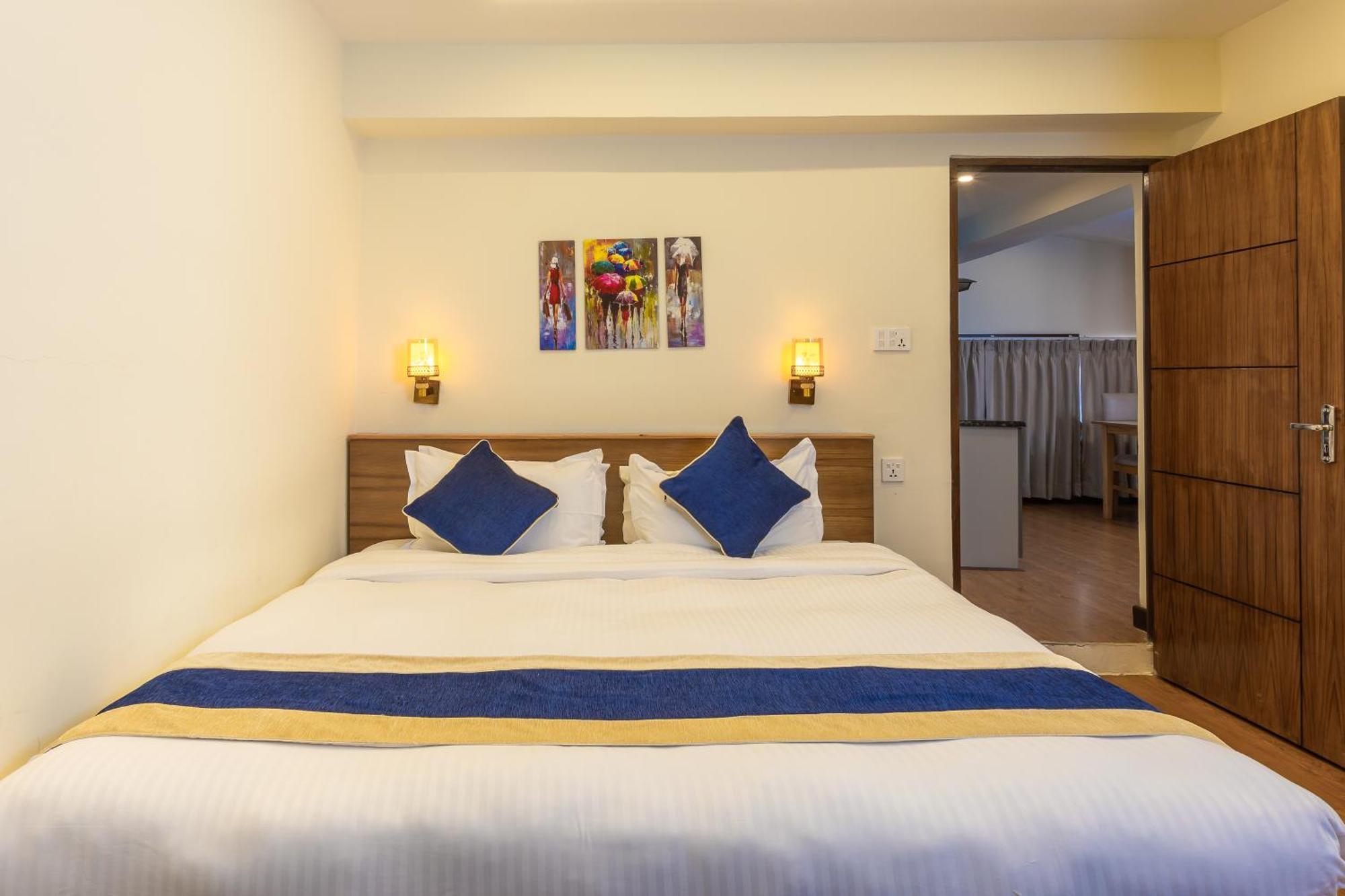 Kathmandu Business Hotel Bagian luar foto