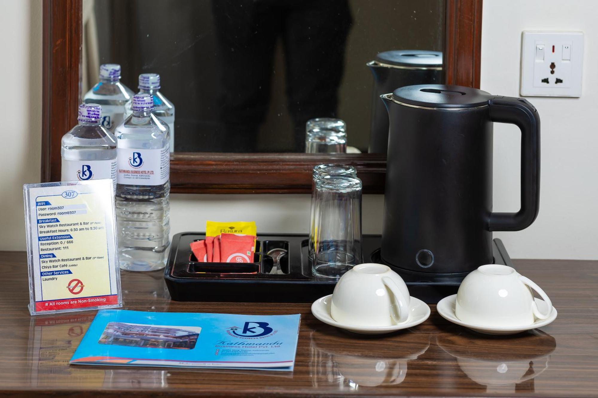 Kathmandu Business Hotel Bagian luar foto