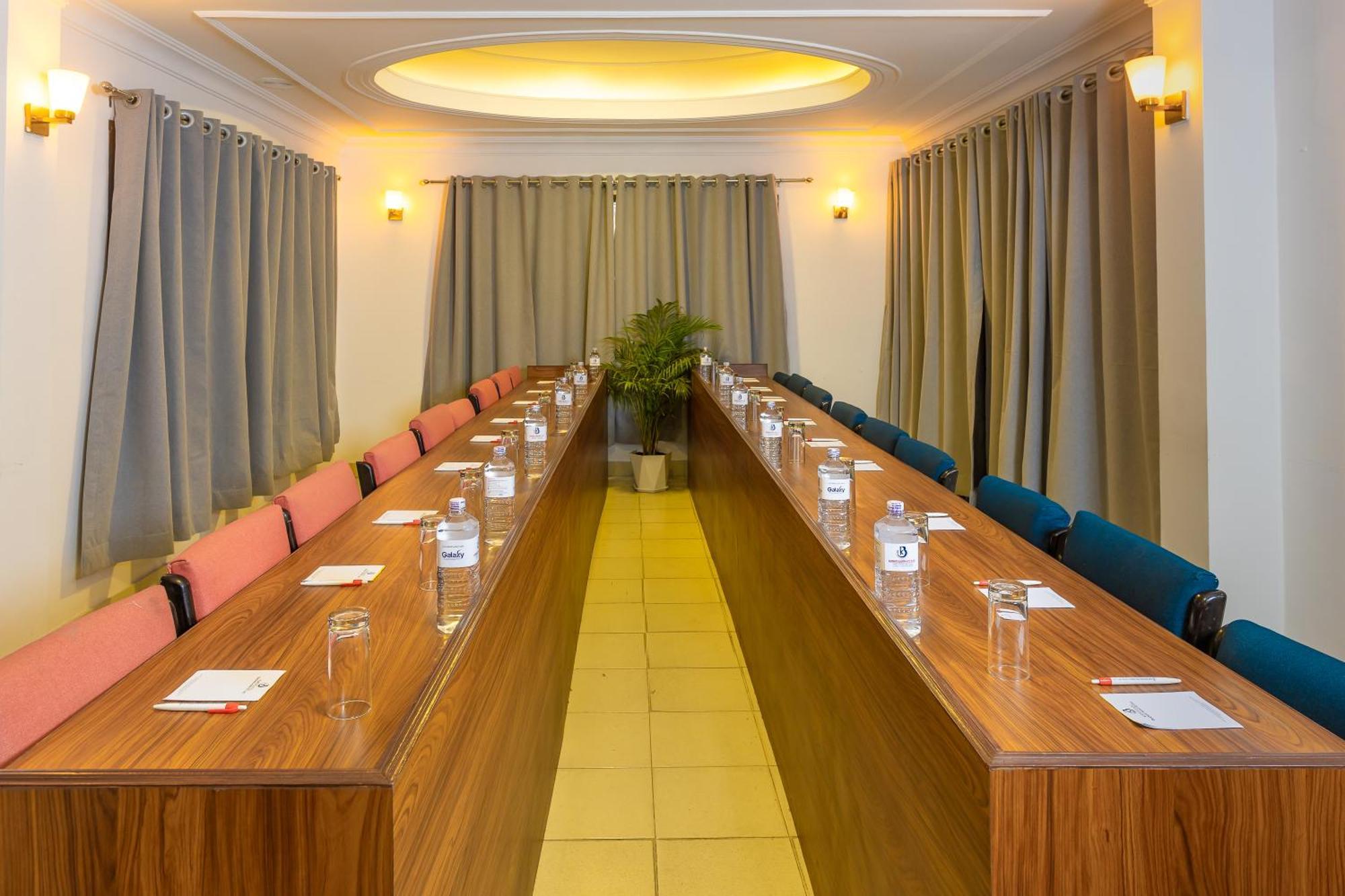 Kathmandu Business Hotel Bagian luar foto