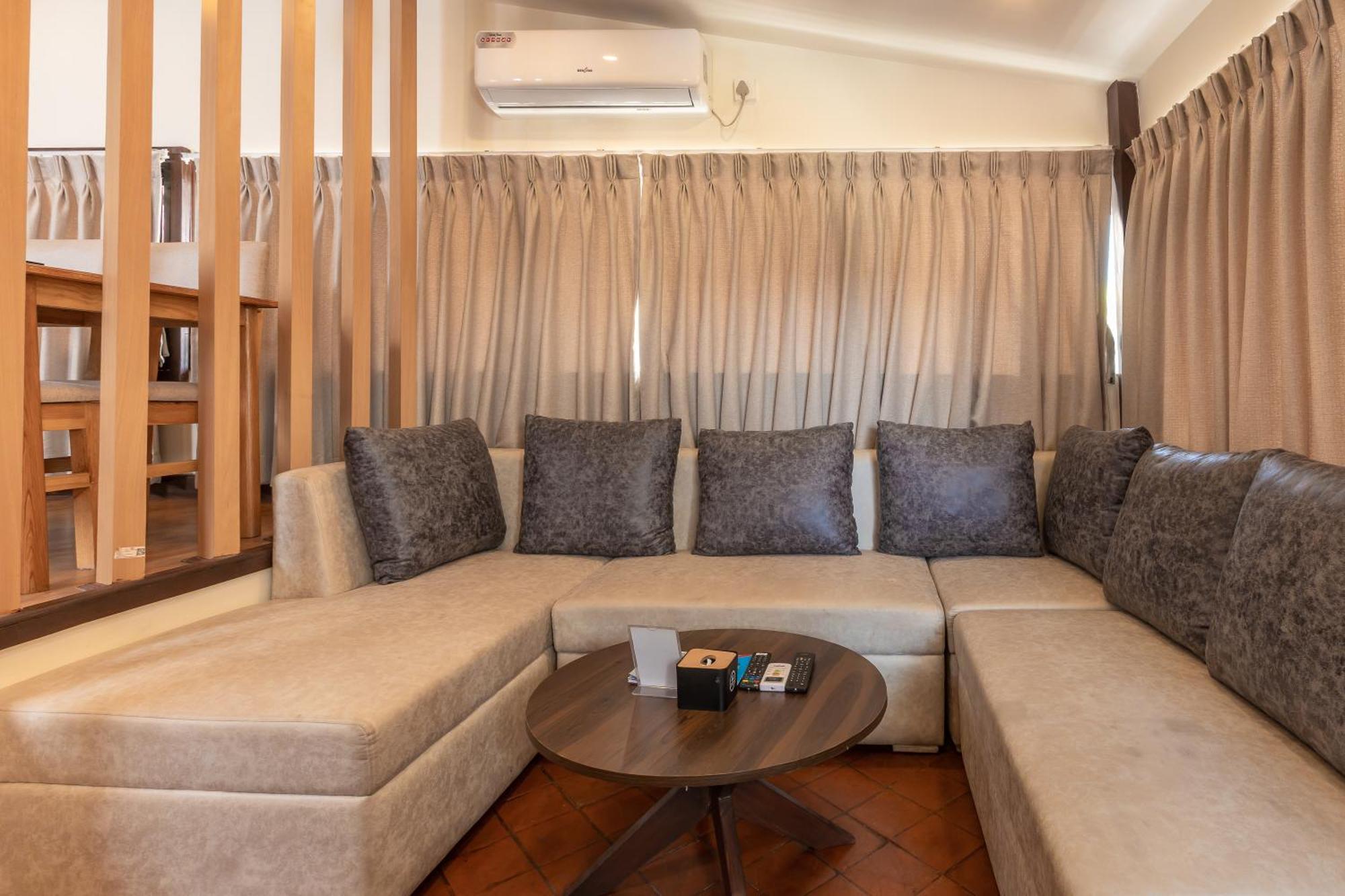 Kathmandu Business Hotel Bagian luar foto