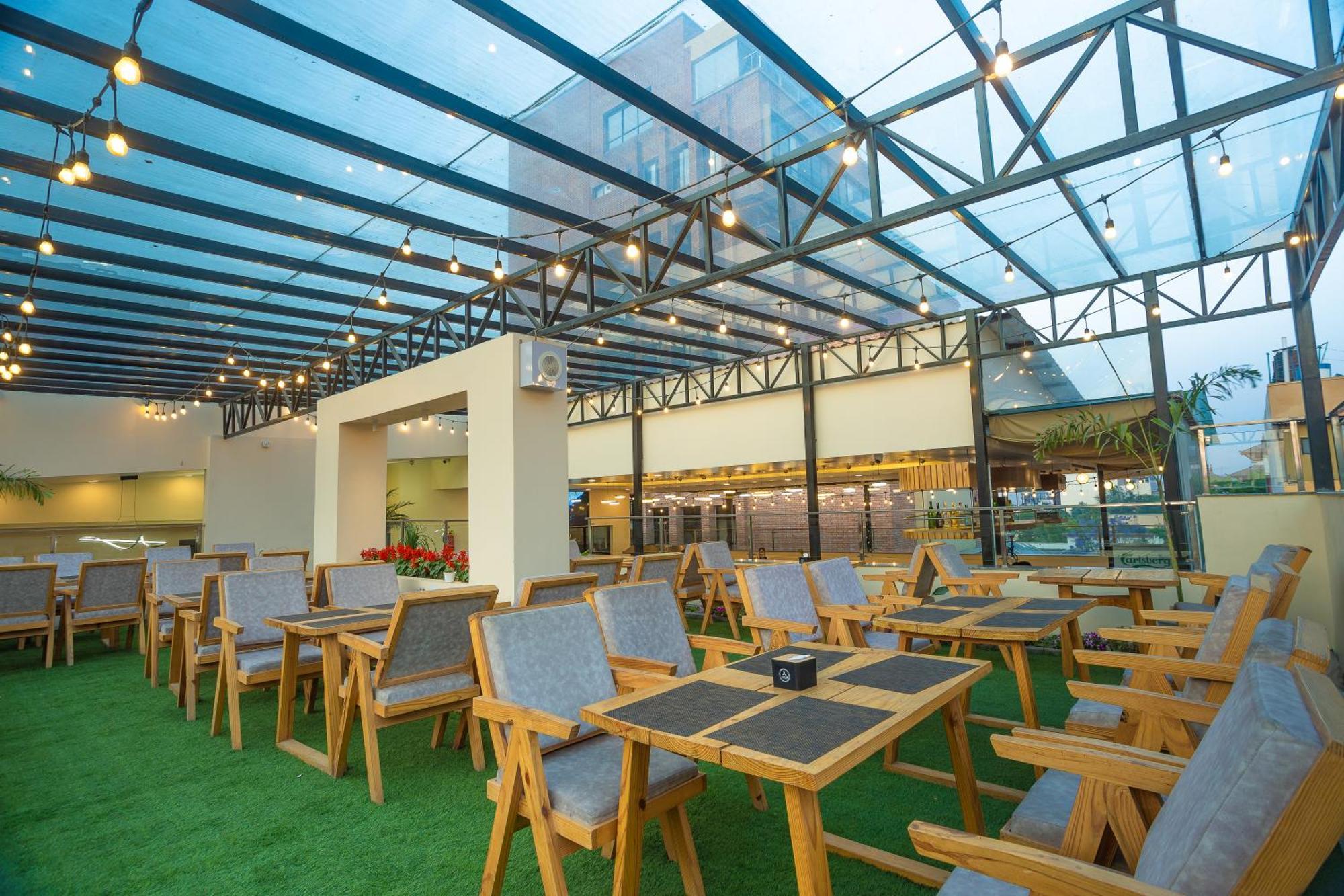 Kathmandu Business Hotel Bagian luar foto
