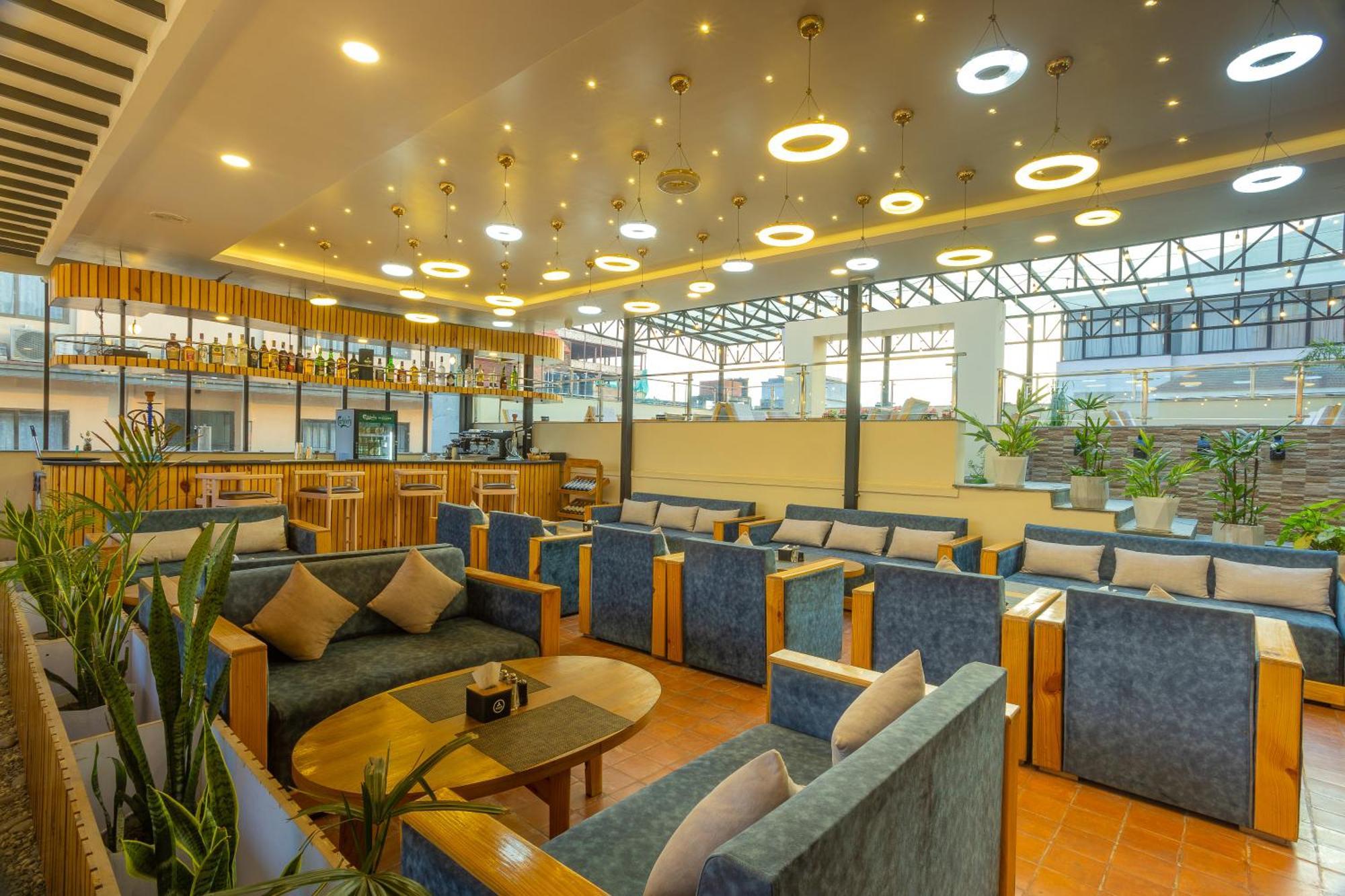 Kathmandu Business Hotel Bagian luar foto
