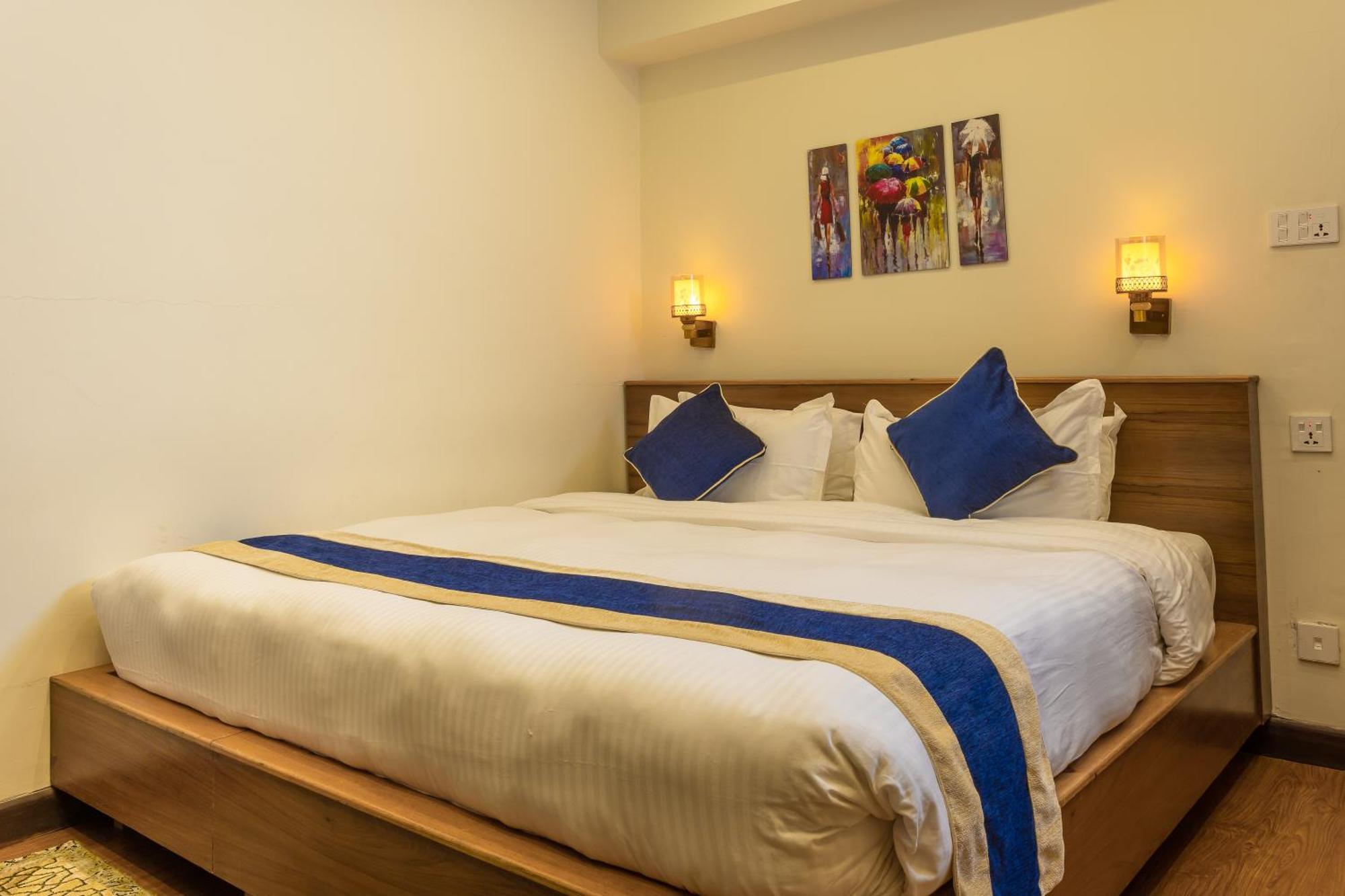 Kathmandu Business Hotel Bagian luar foto